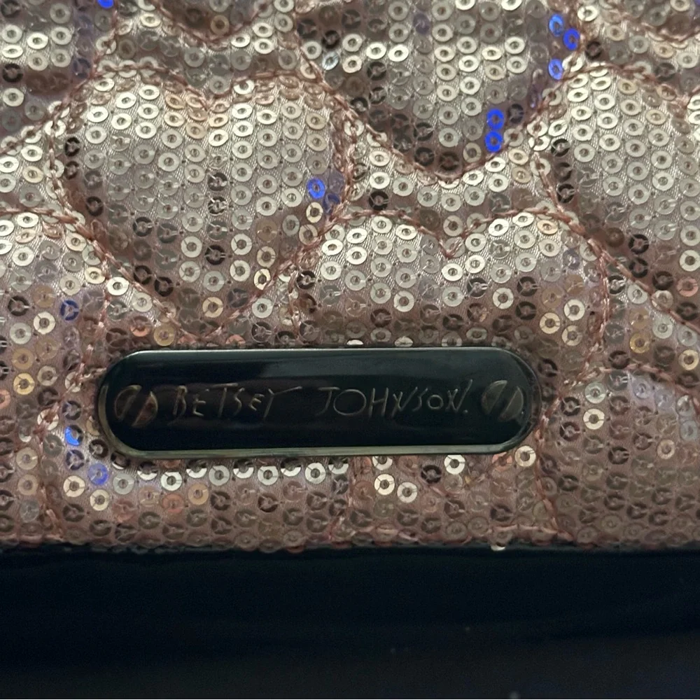 Betsey Johnson sequined quilted heart bag - Picture 8 of 8
